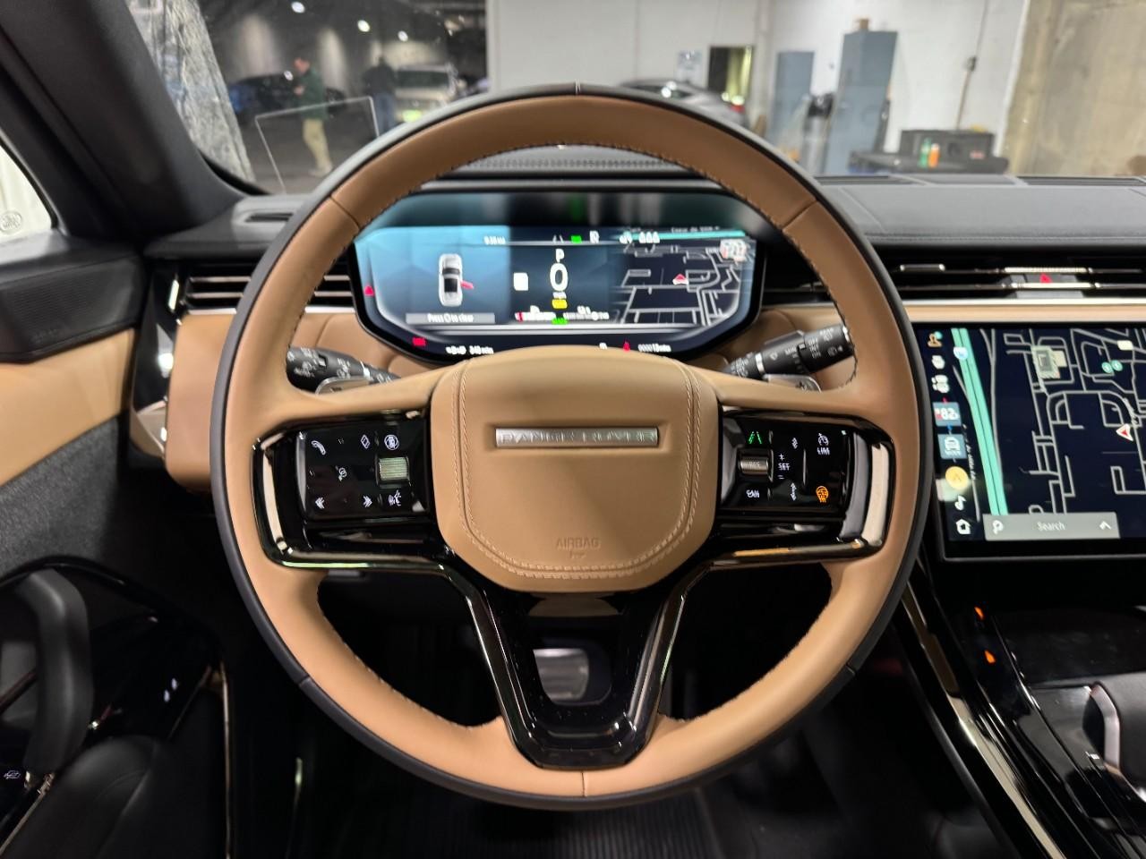 Land Rover Range Rover Sport Vehicle Full-screen Gallery Image 14