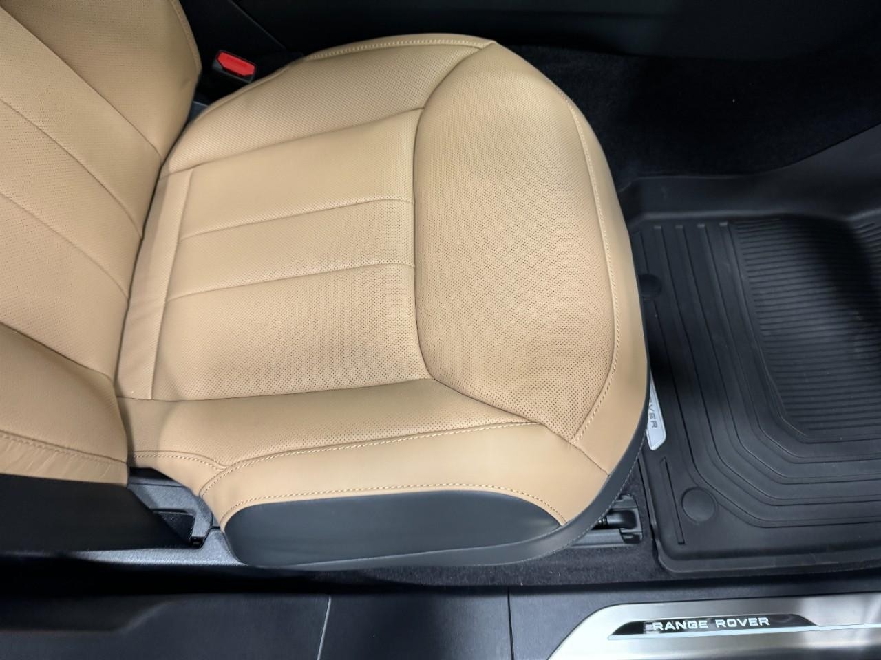 Land Rover Range Rover Sport Vehicle Full-screen Gallery Image 19