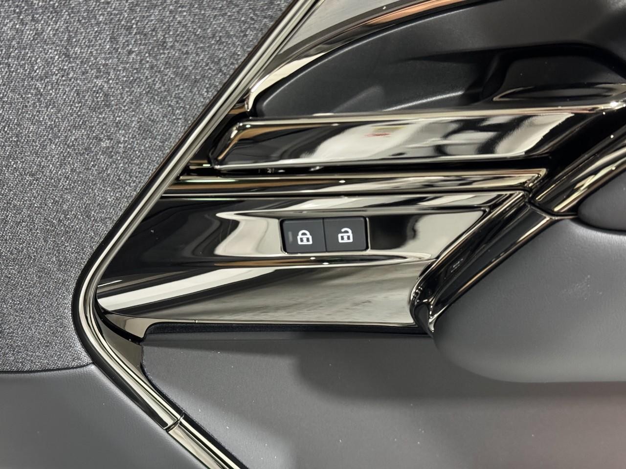 Land Rover Range Rover Sport Vehicle Full-screen Gallery Image 22