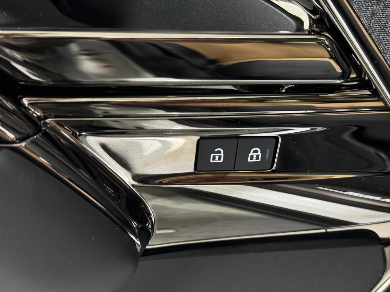 Land Rover Range Rover Sport Vehicle Full-screen Gallery Image 26