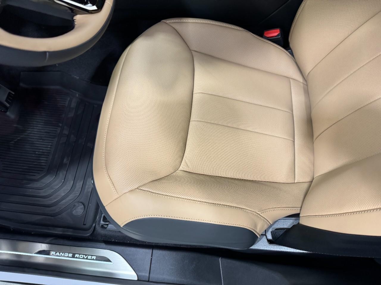 Land Rover Range Rover Sport Vehicle Full-screen Gallery Image 28