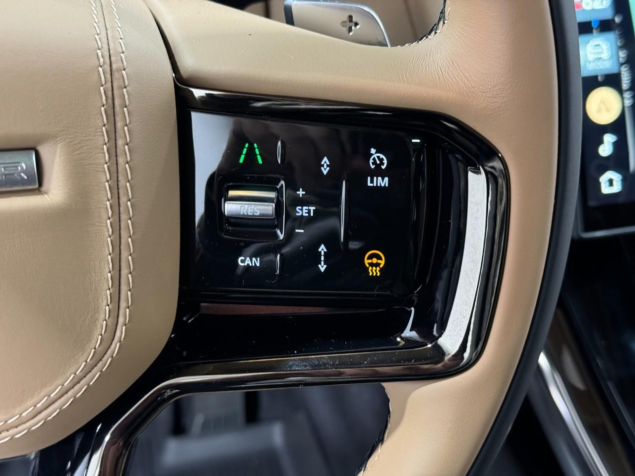 Land Rover Range Rover Sport Vehicle Full-screen Gallery Image 31