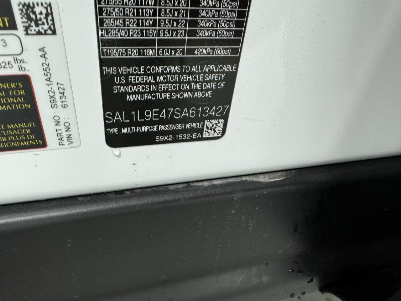 Land Rover Range Rover Sport Vehicle Full-screen Gallery Image 34