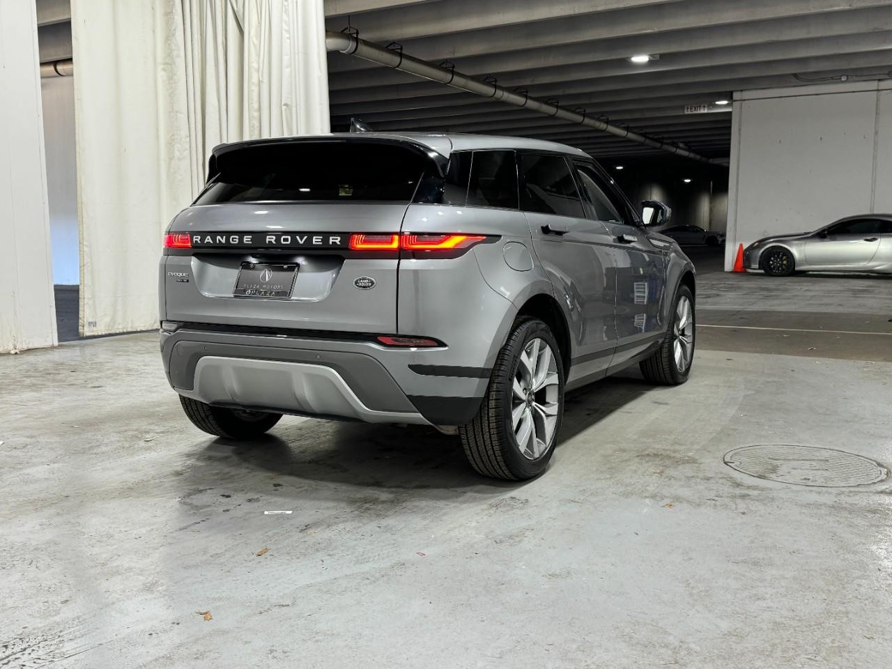 Land Rover Range Rover Evoque Vehicle Full-screen Gallery Image 4