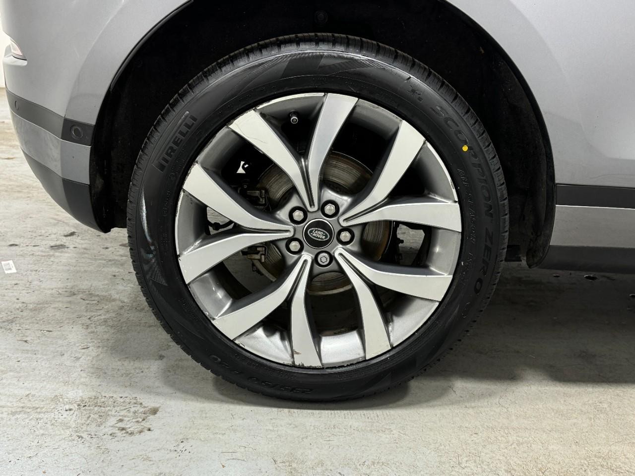 Land Rover Range Rover Evoque Vehicle Full-screen Gallery Image 5