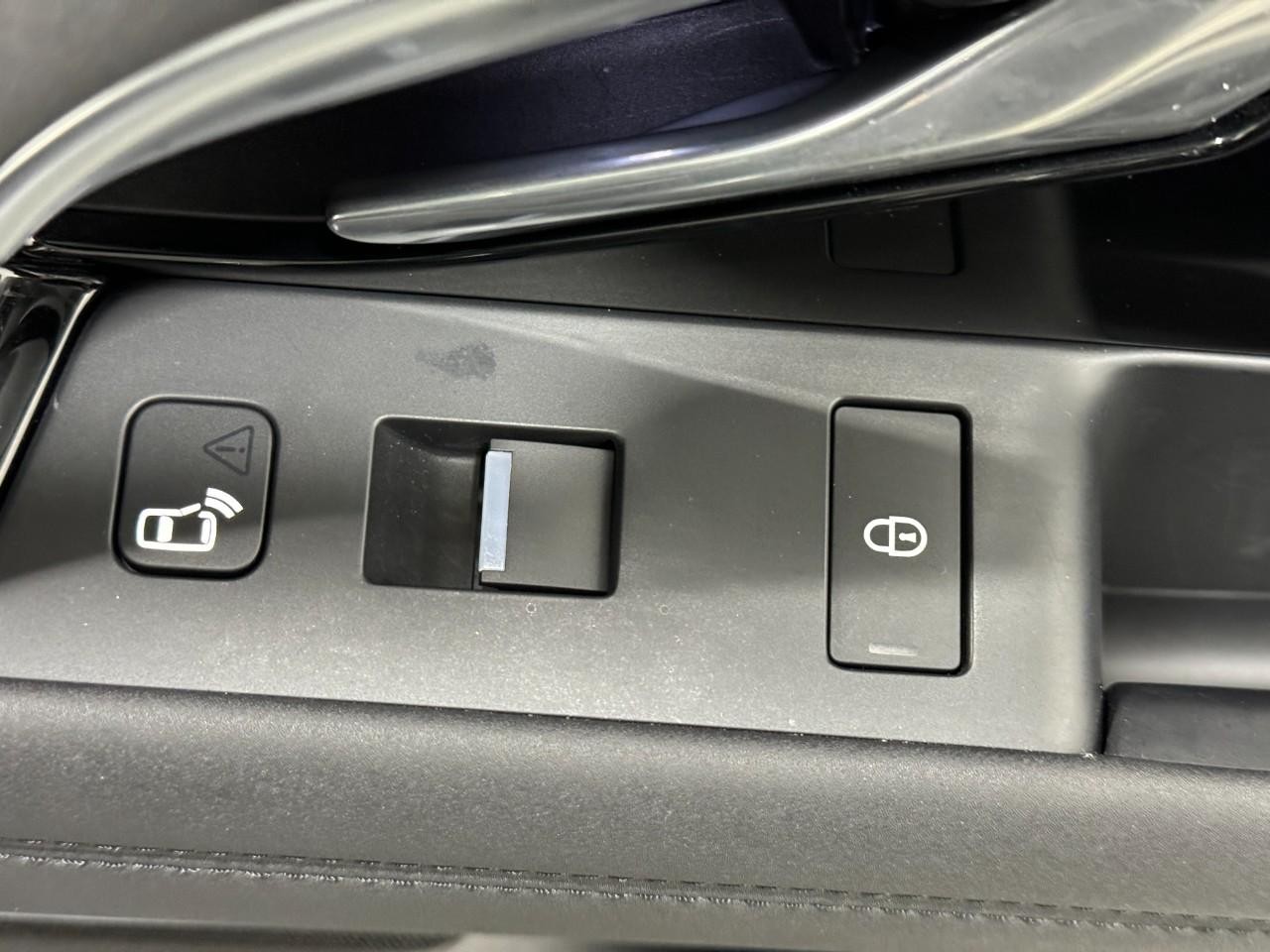 Land Rover Range Rover Evoque Vehicle Full-screen Gallery Image 21