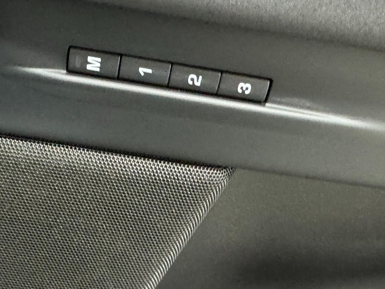 Land Rover Range Rover Evoque Vehicle Full-screen Gallery Image 22