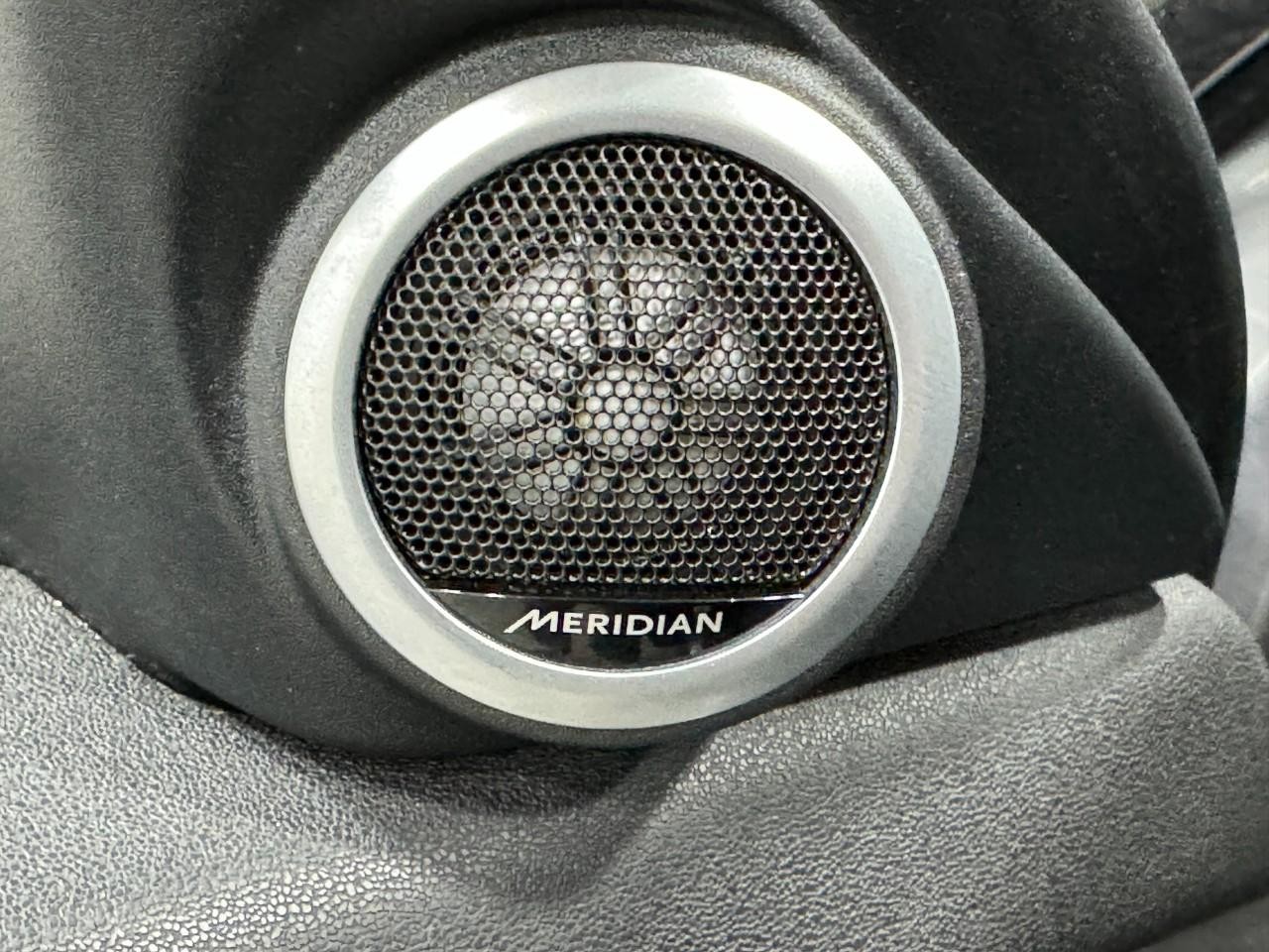 Land Rover Range Rover Evoque Vehicle Full-screen Gallery Image 23