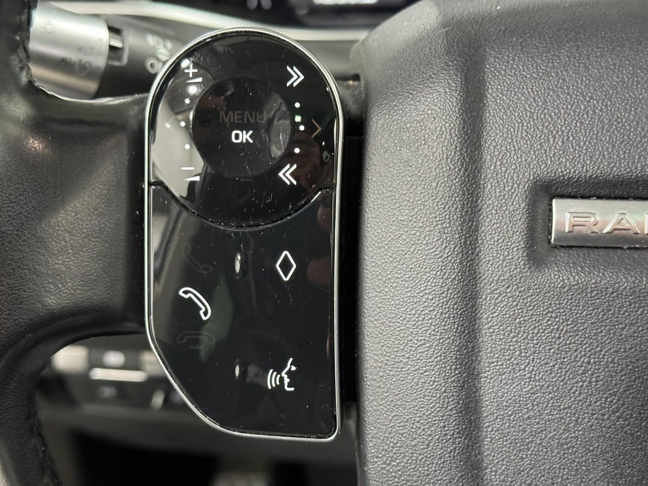 Land Rover Range Rover Evoque Vehicle Full-screen Gallery Image 30