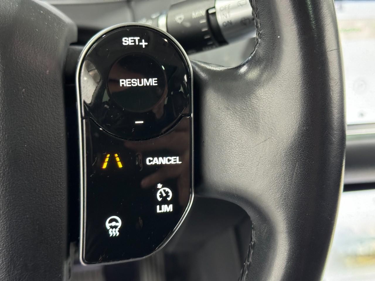 Land Rover Range Rover Evoque Vehicle Full-screen Gallery Image 31