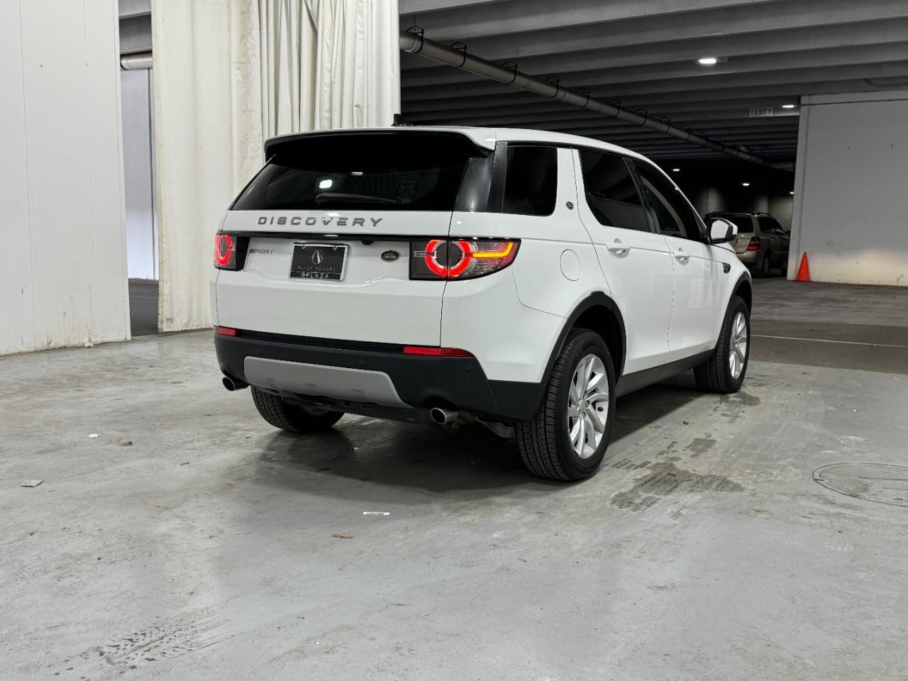 Land Rover Discovery Sport Vehicle Full-screen Gallery Image 4