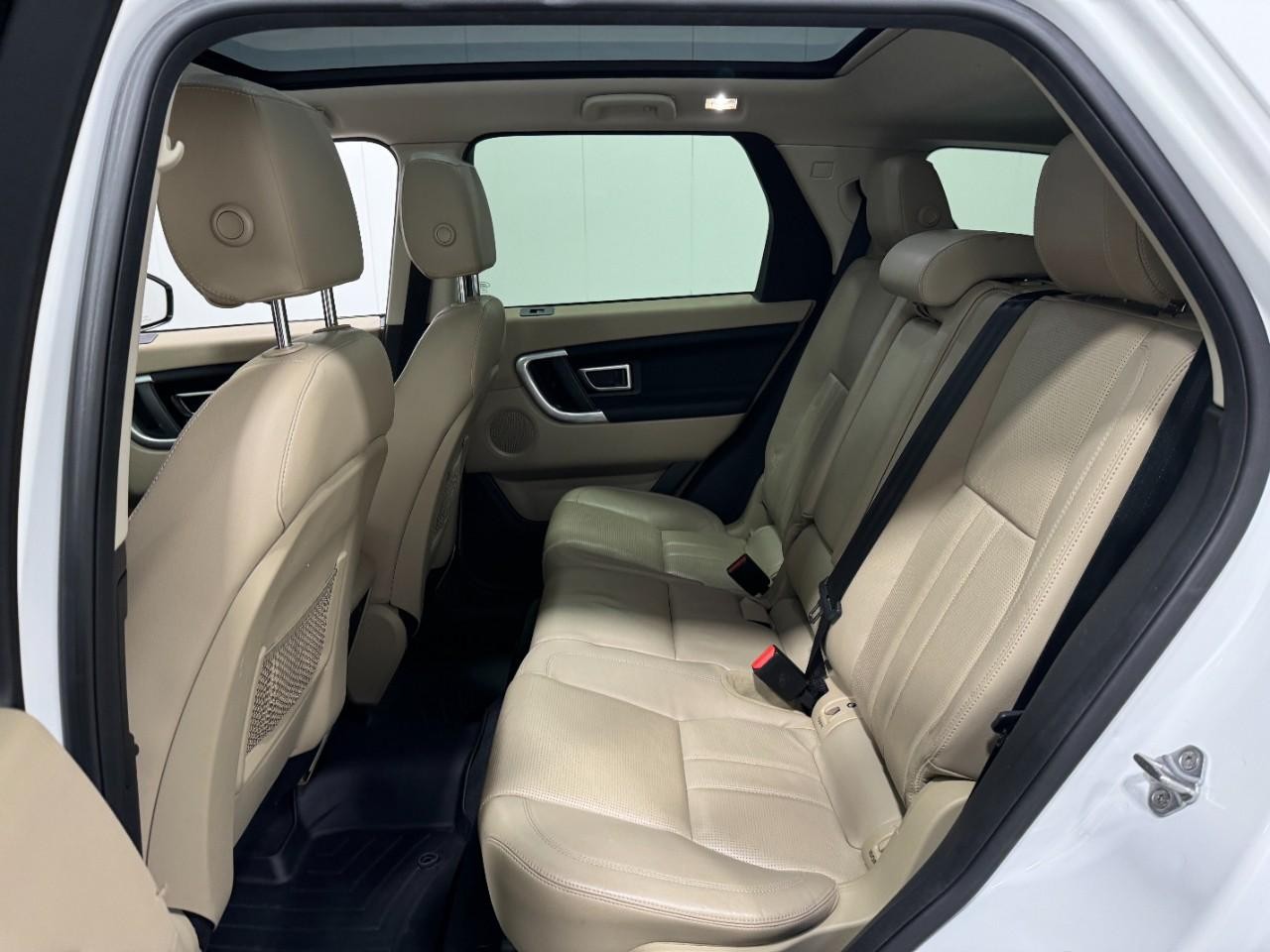 Land Rover Discovery Sport Vehicle Full-screen Gallery Image 8