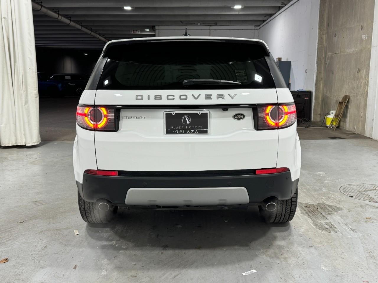 Land Rover Discovery Sport Vehicle Full-screen Gallery Image 9