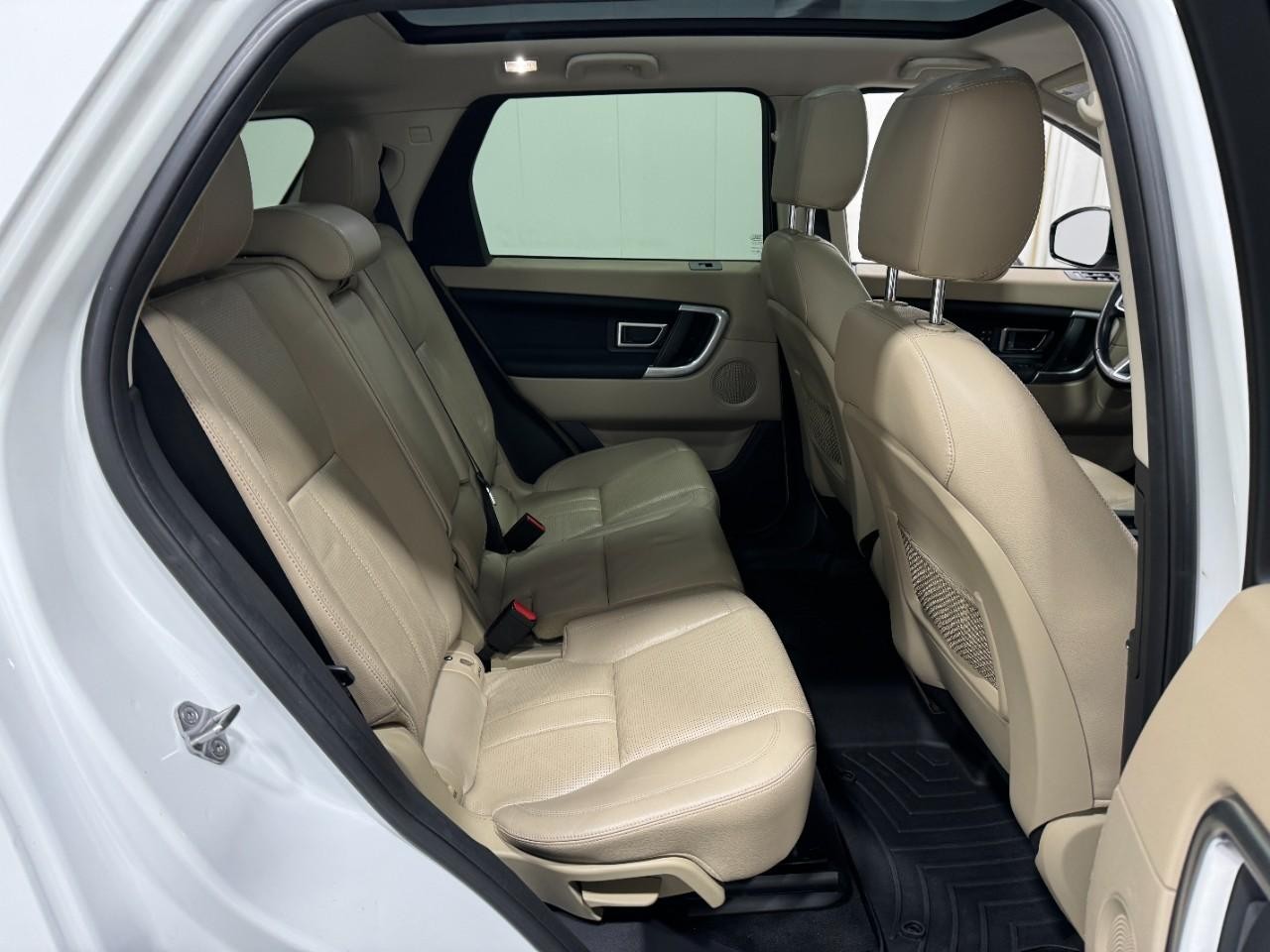 Land Rover Discovery Sport Vehicle Full-screen Gallery Image 10