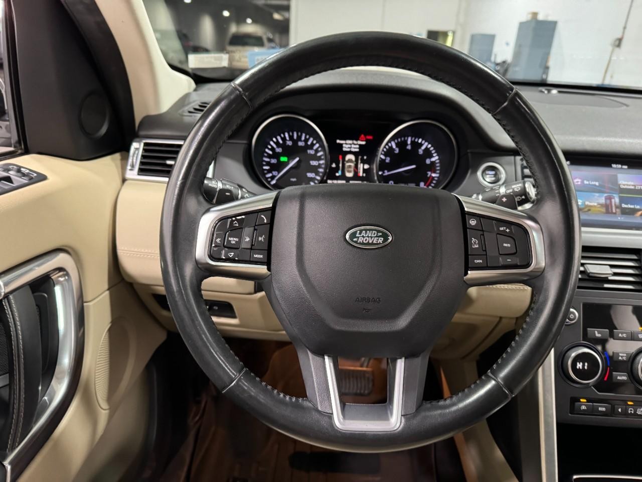 Land Rover Discovery Sport Vehicle Full-screen Gallery Image 13