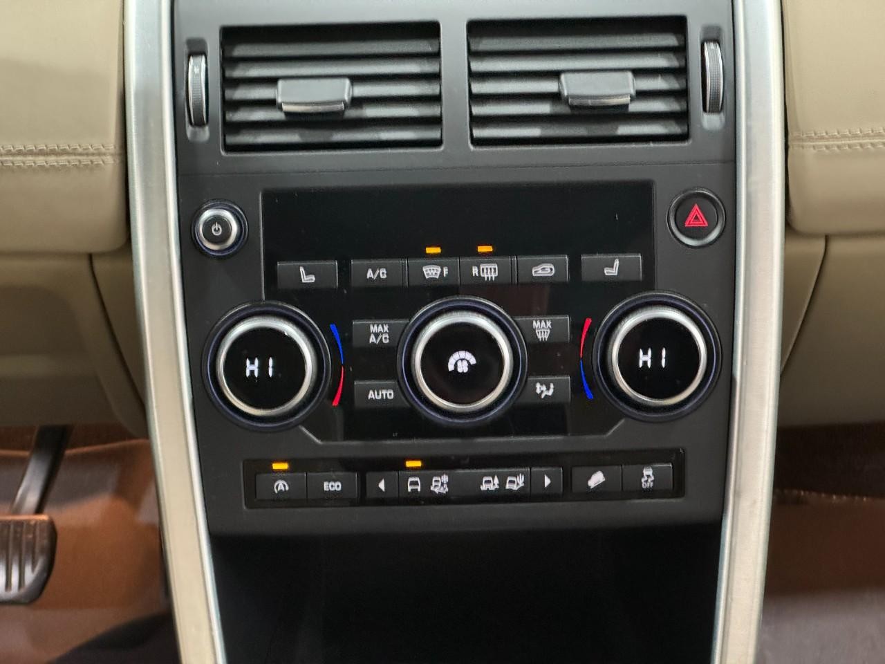 Land Rover Discovery Sport Vehicle Full-screen Gallery Image 15