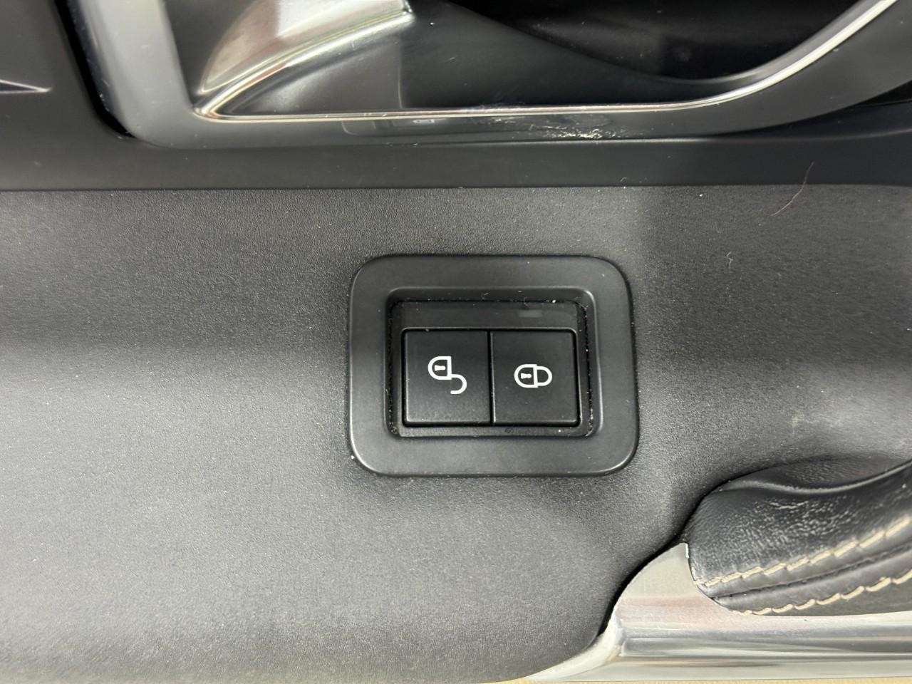 Land Rover Discovery Sport Vehicle Full-screen Gallery Image 26