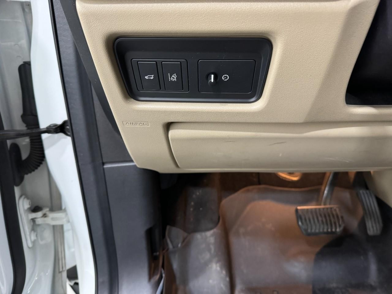 Land Rover Discovery Sport Vehicle Full-screen Gallery Image 30