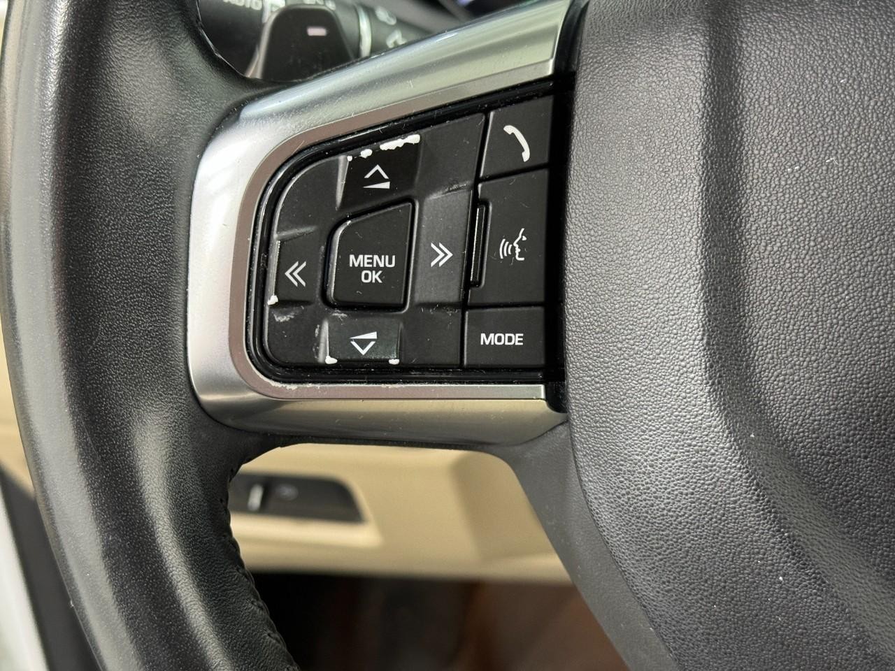 Land Rover Discovery Sport Vehicle Full-screen Gallery Image 31