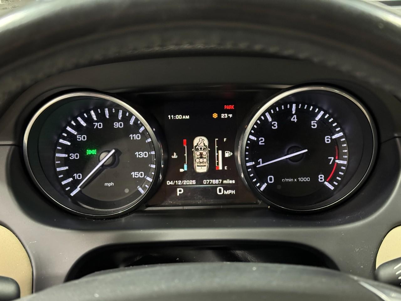 Land Rover Discovery Sport Vehicle Full-screen Gallery Image 33