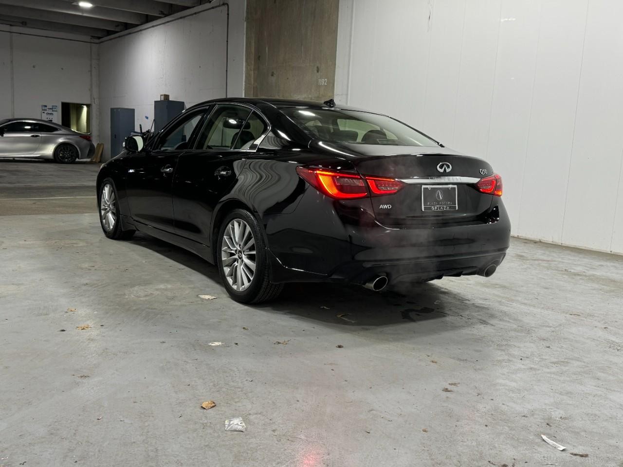 INFINITI Q50 Vehicle Full-screen Gallery Image 03