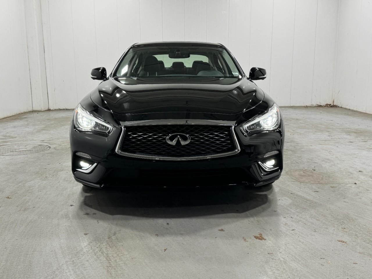 INFINITI Q50 Vehicle Full-screen Gallery Image 07