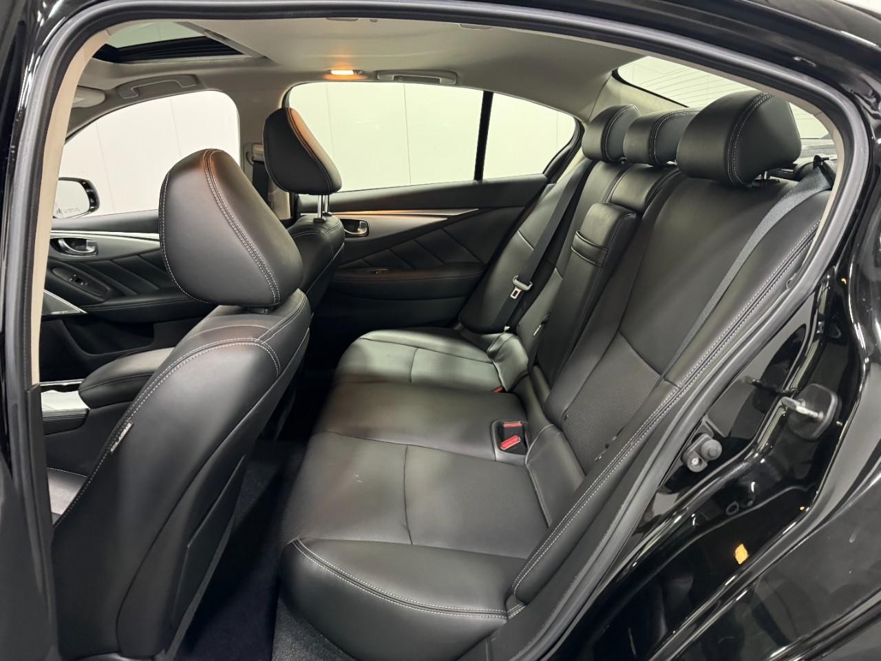 INFINITI Q50 Vehicle Full-screen Gallery Image 08