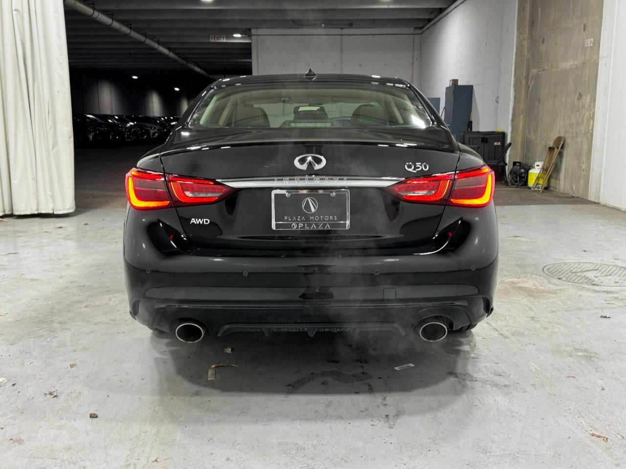 INFINITI Q50 Vehicle Full-screen Gallery Image 09