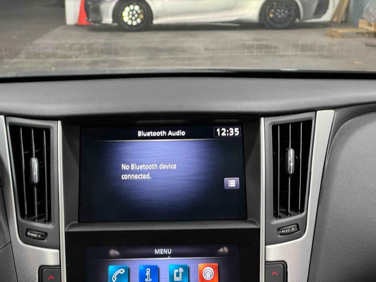 INFINITI Q50 Vehicle Full-screen Gallery Image 14