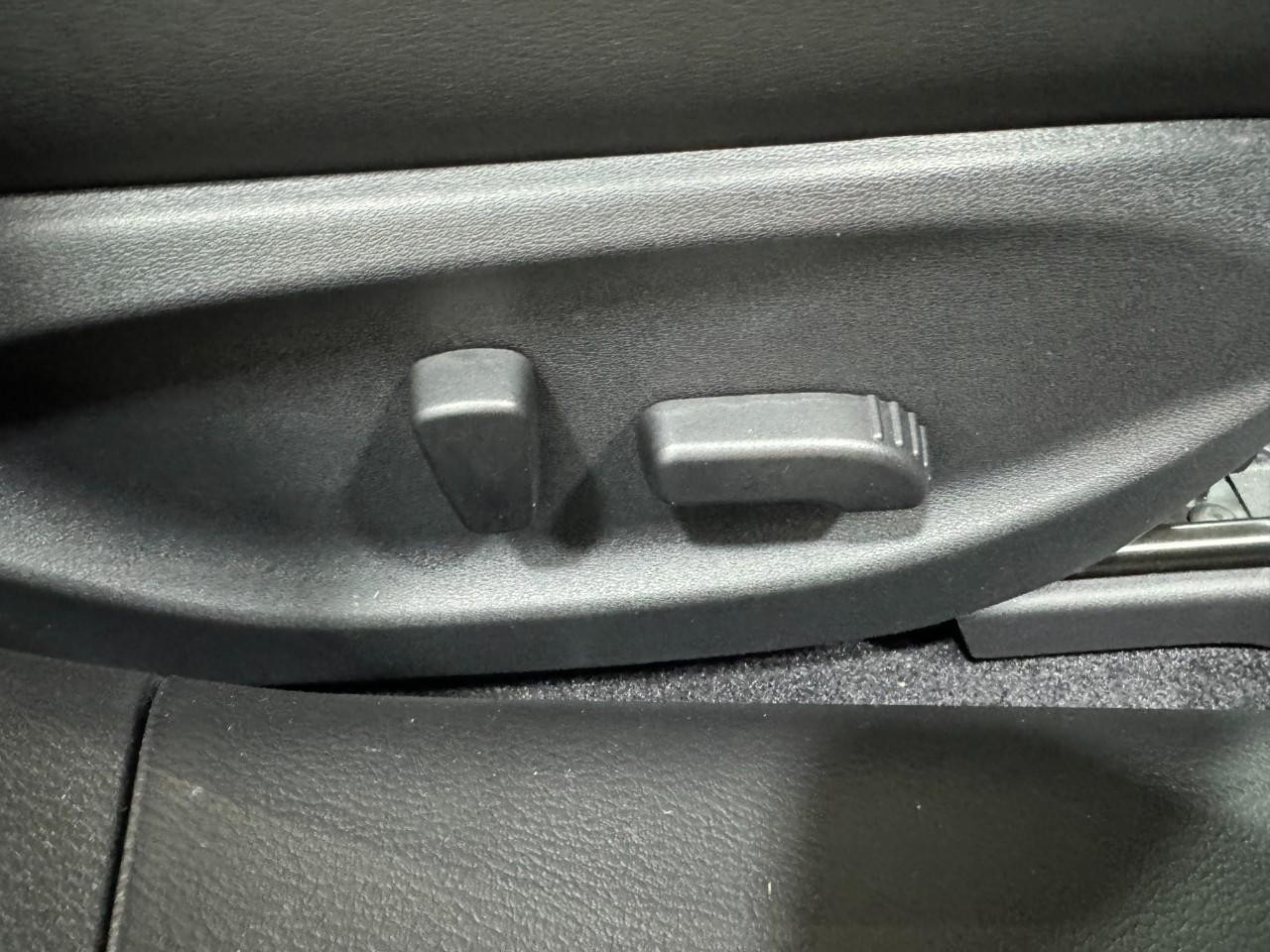 INFINITI Q50 Vehicle Full-screen Gallery Image 20