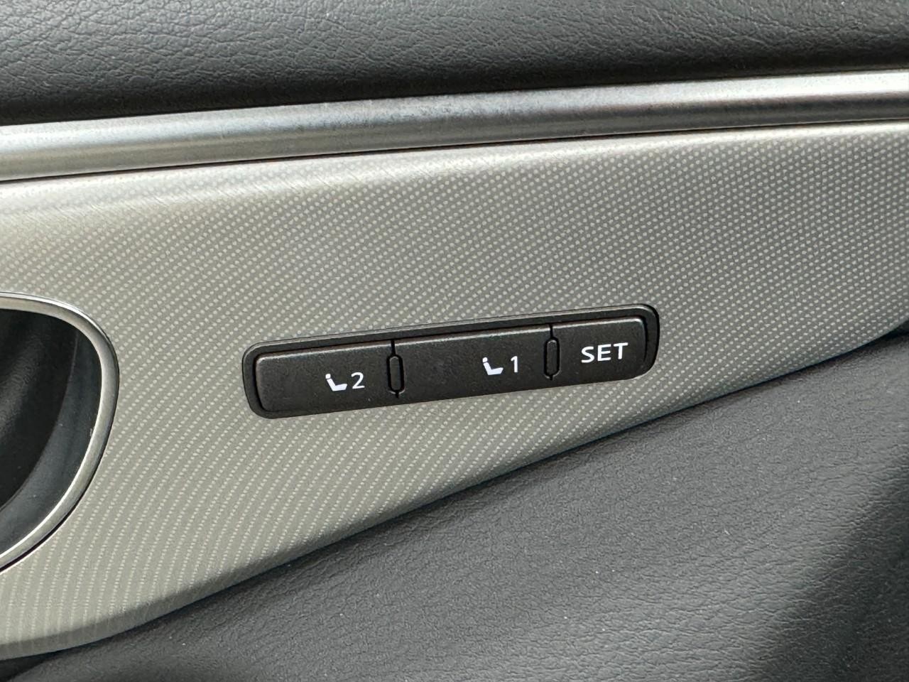 INFINITI Q50 Vehicle Full-screen Gallery Image 22