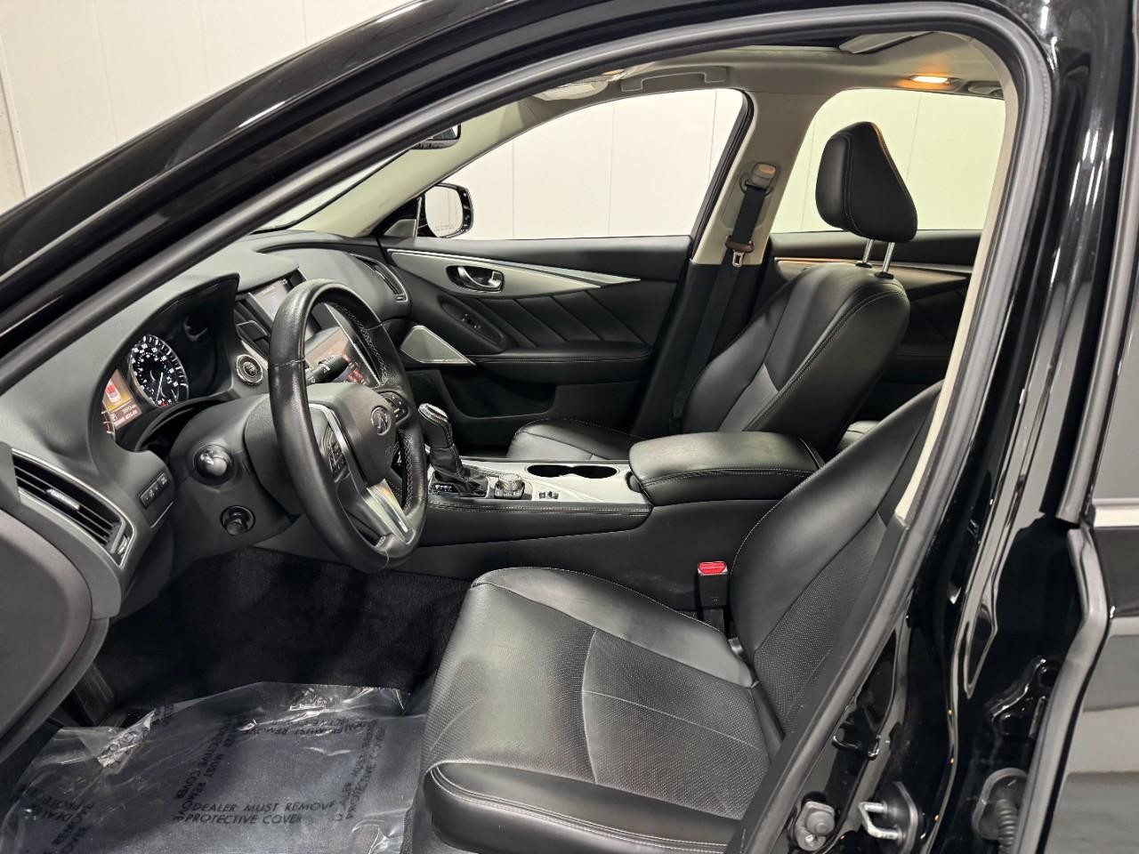 INFINITI Q50 Vehicle Full-screen Gallery Image 25