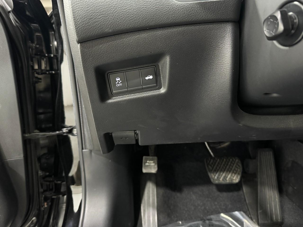 INFINITI Q50 Vehicle Full-screen Gallery Image 28