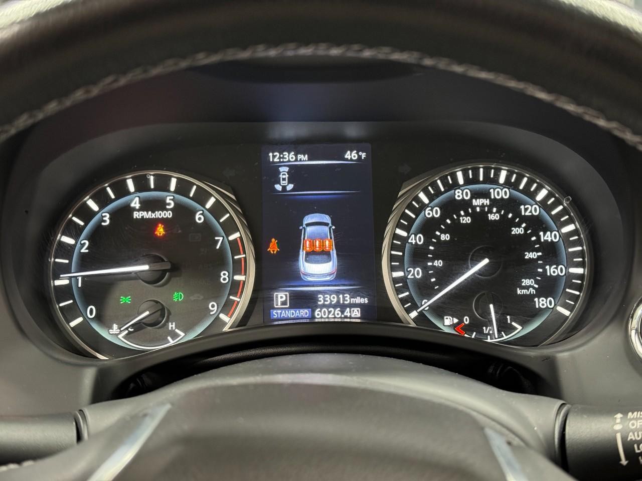 INFINITI Q50 Vehicle Full-screen Gallery Image 31