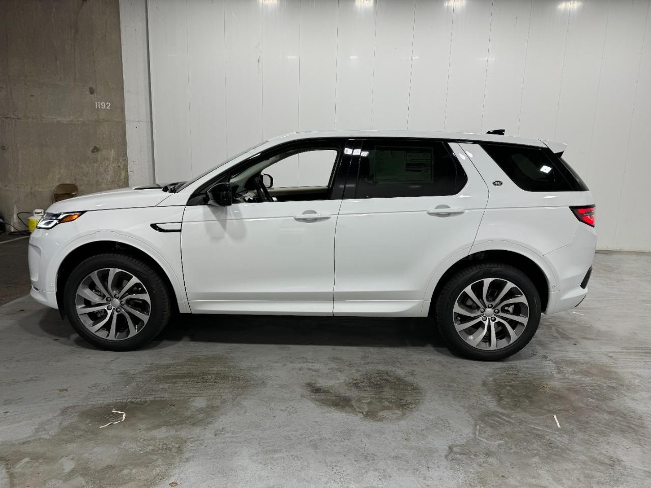 Land Rover Discovery Sport Vehicle Full-screen Gallery Image 2