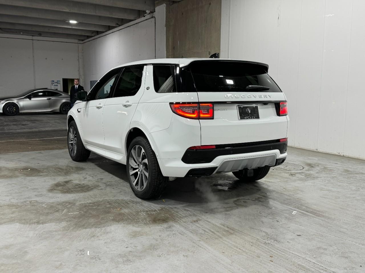 Land Rover Discovery Sport Vehicle Full-screen Gallery Image 3