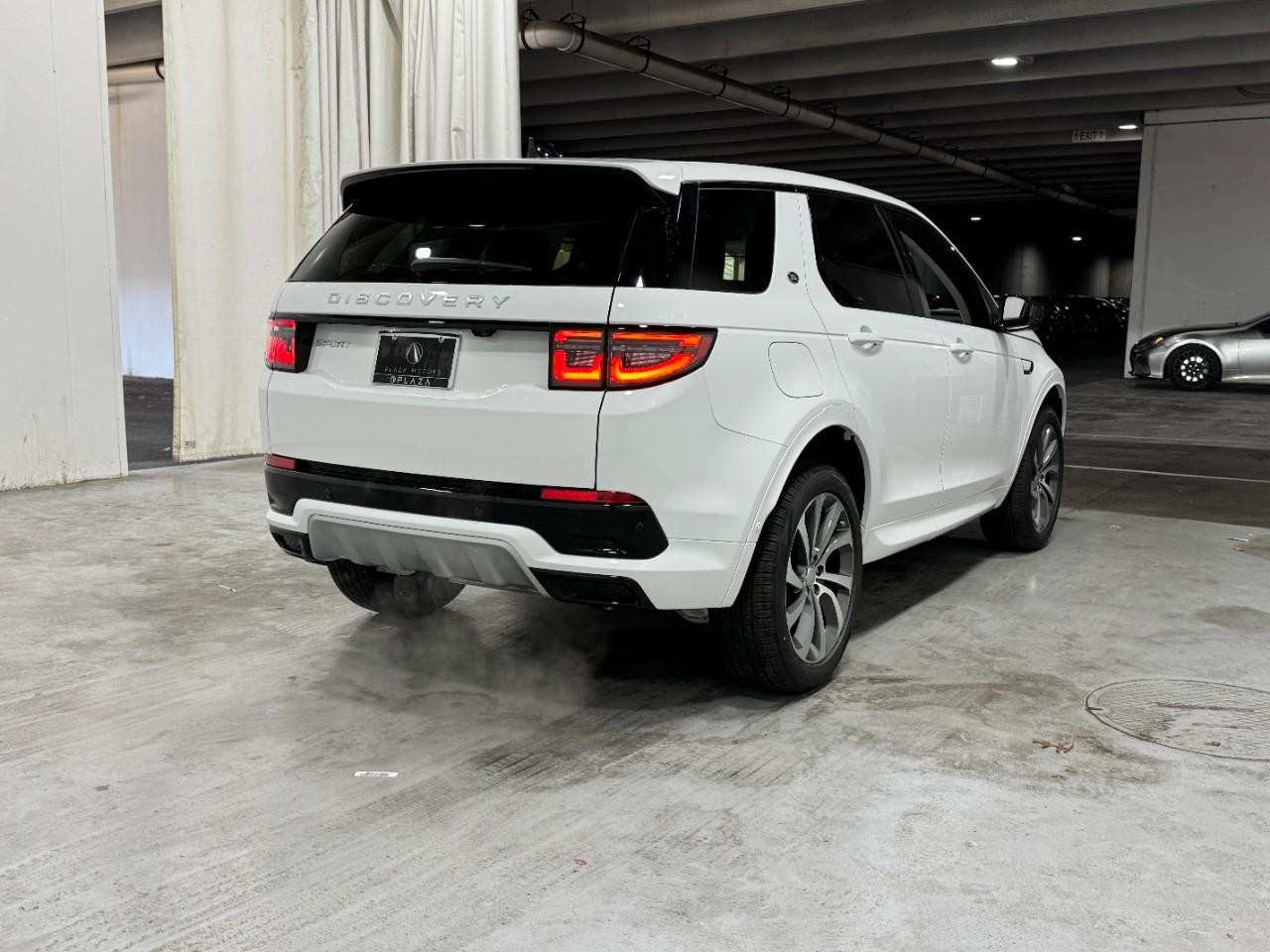 Land Rover Discovery Sport Vehicle Full-screen Gallery Image 4