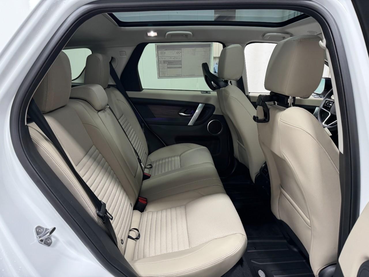 Land Rover Discovery Sport Vehicle Full-screen Gallery Image 10