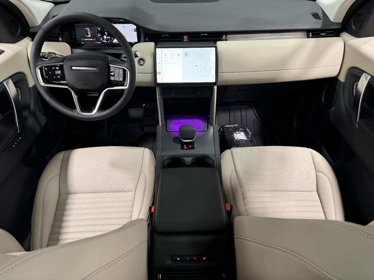 Land Rover Discovery Sport Vehicle Full-screen Gallery Image 13