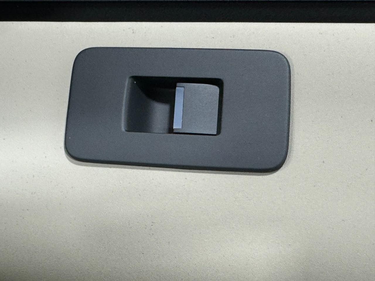 Land Rover Discovery Sport Vehicle Full-screen Gallery Image 20