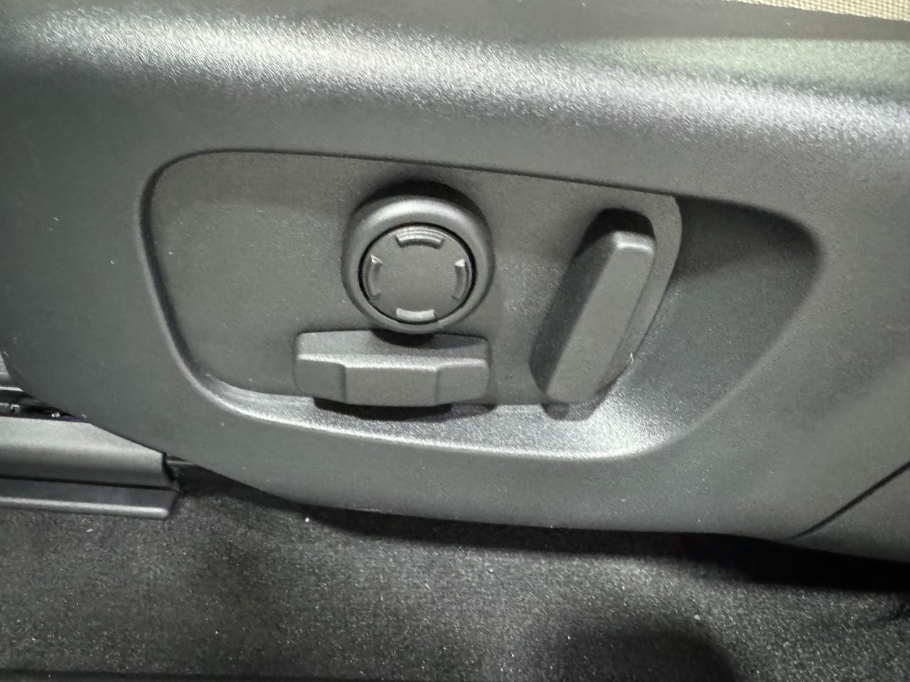 Land Rover Discovery Sport Vehicle Full-screen Gallery Image 28