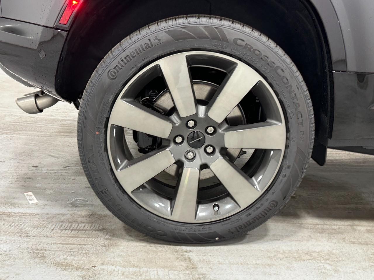 Land Rover Defender Vehicle Full-screen Gallery Image 5