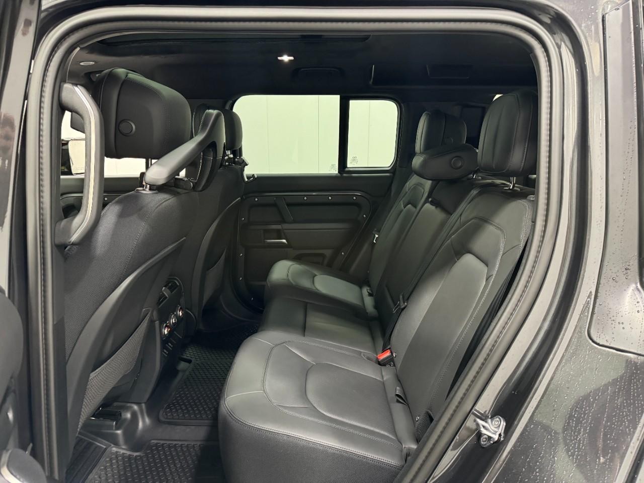 Land Rover Defender Vehicle Full-screen Gallery Image 8