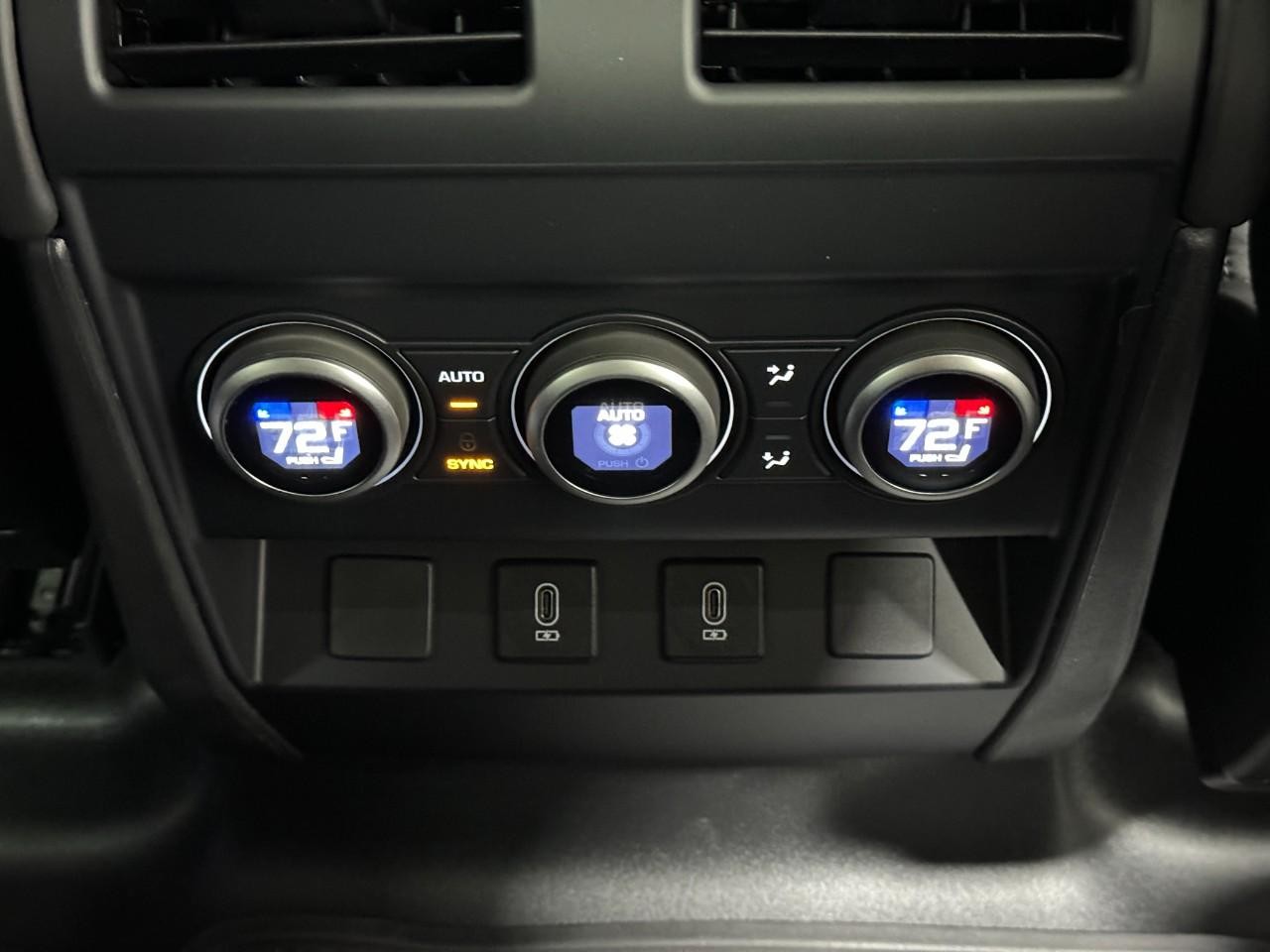 Land Rover Defender Vehicle Full-screen Gallery Image 11