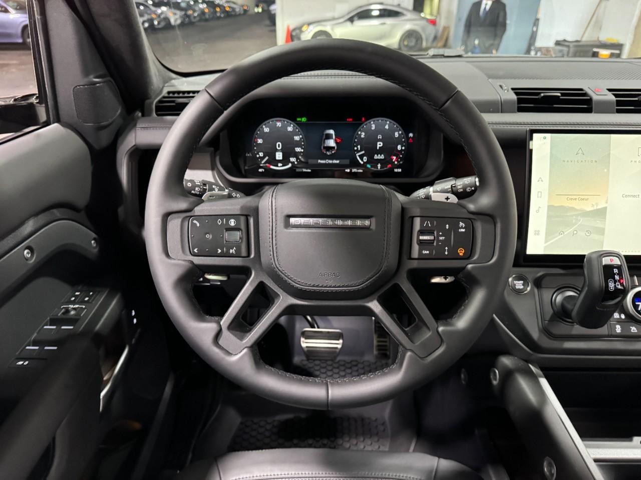Land Rover Defender Vehicle Full-screen Gallery Image 14