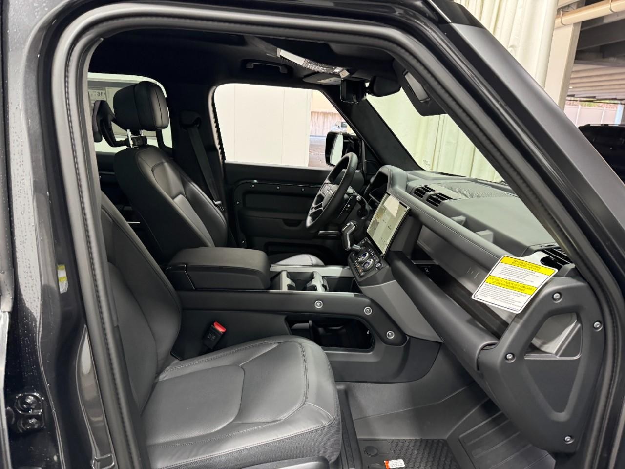 Land Rover Defender Vehicle Full-screen Gallery Image 19