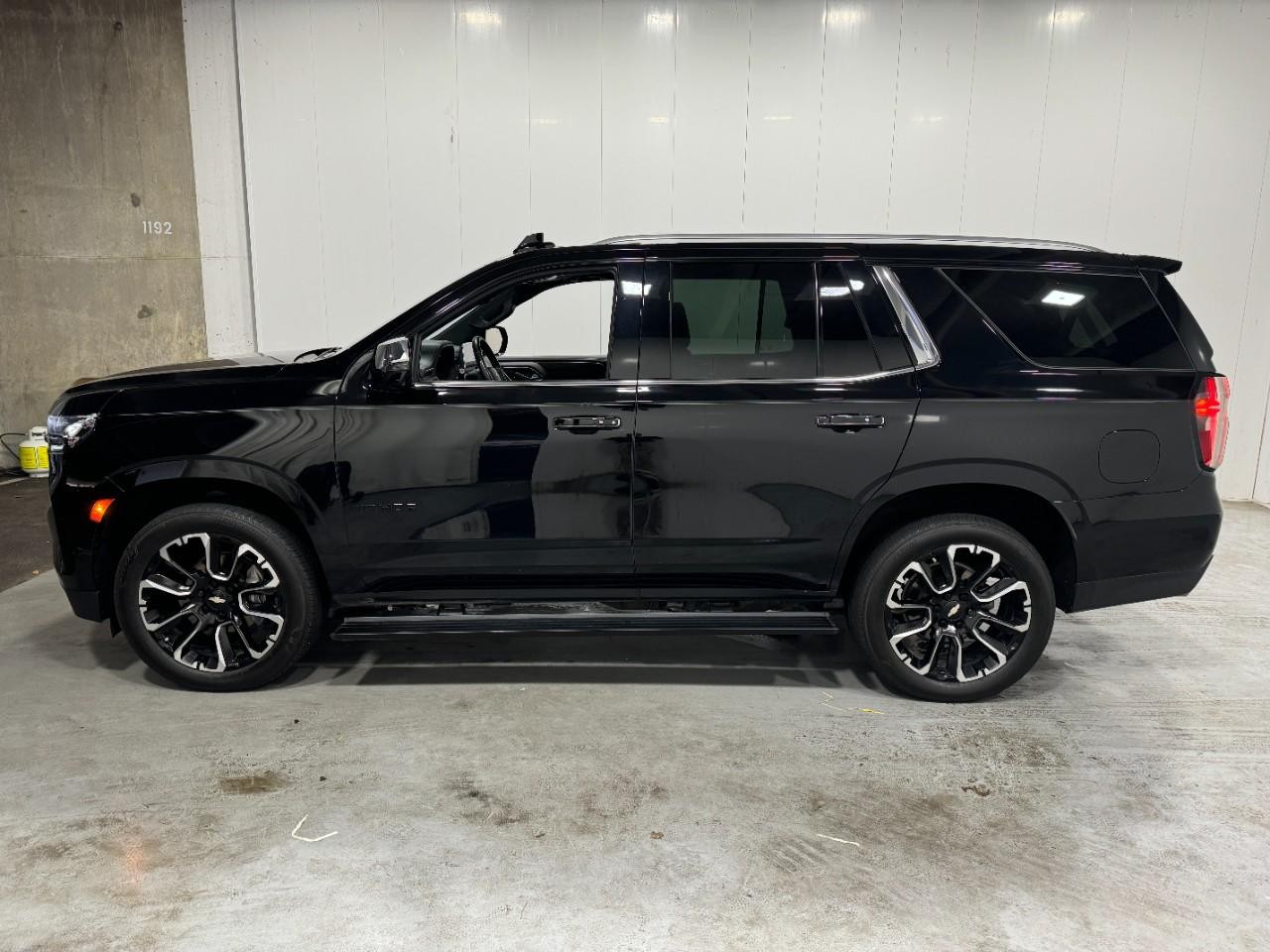 Chevrolet Tahoe Vehicle Full-screen Gallery Image 02