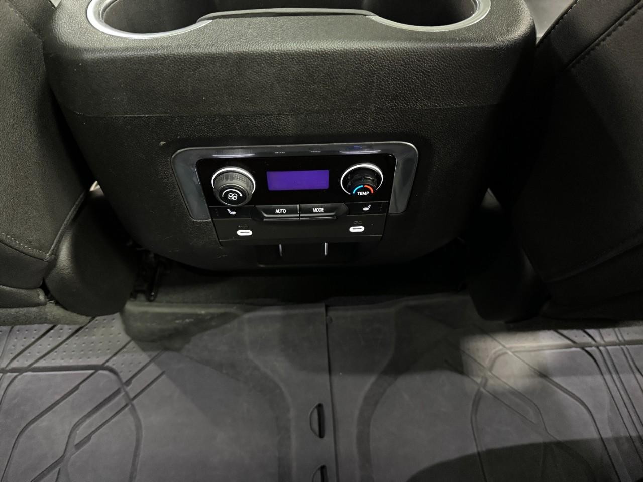 Chevrolet Tahoe Vehicle Full-screen Gallery Image 13