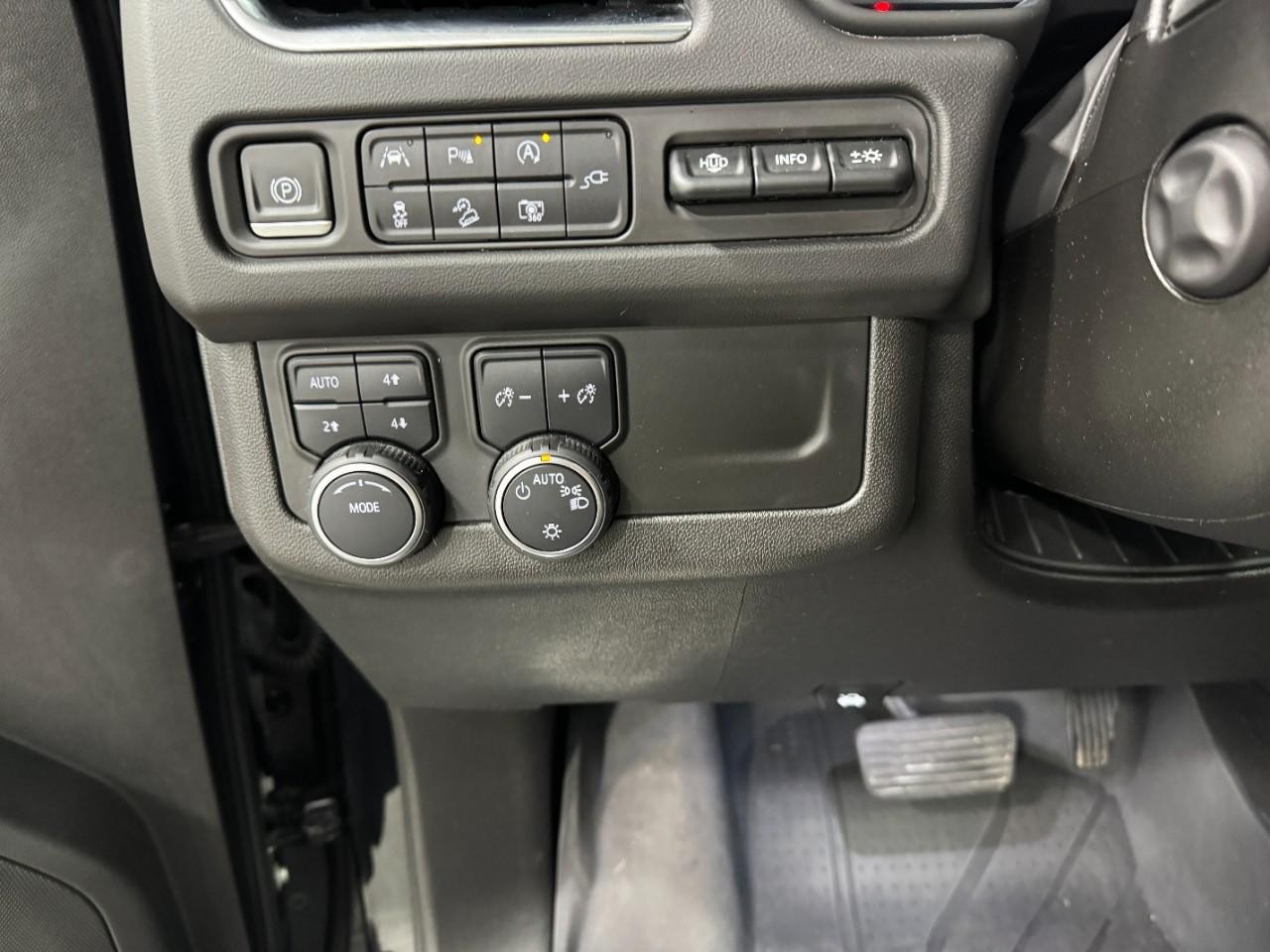 Chevrolet Tahoe Vehicle Full-screen Gallery Image 32