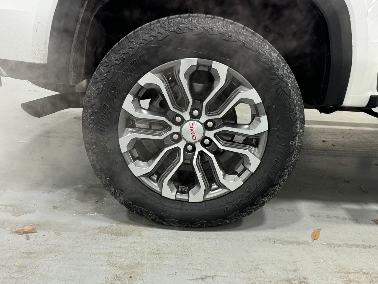 GMC Canyon Vehicle Full-screen Gallery Image 05